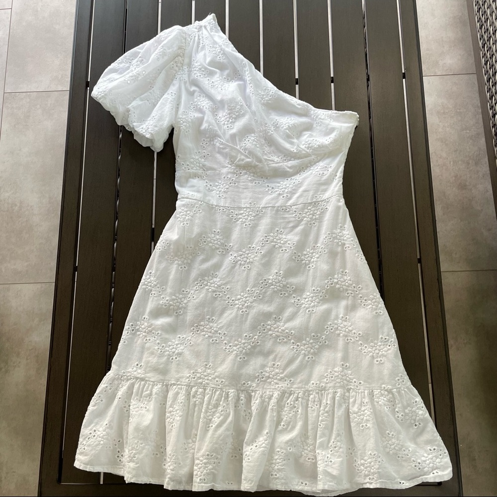URBAN OUTFITTERS ONE SHOULDER WHITE EYELET DRESS!!